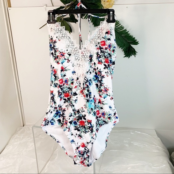 Unique Classic Women’s Floral Lace Trimmed One Piece Swimsuit! 2XL - Picture 1 of 4